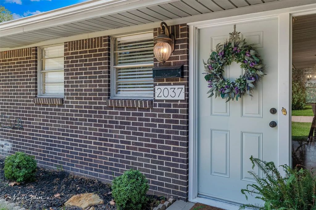 2037 Shadywood Lane, Shreveport