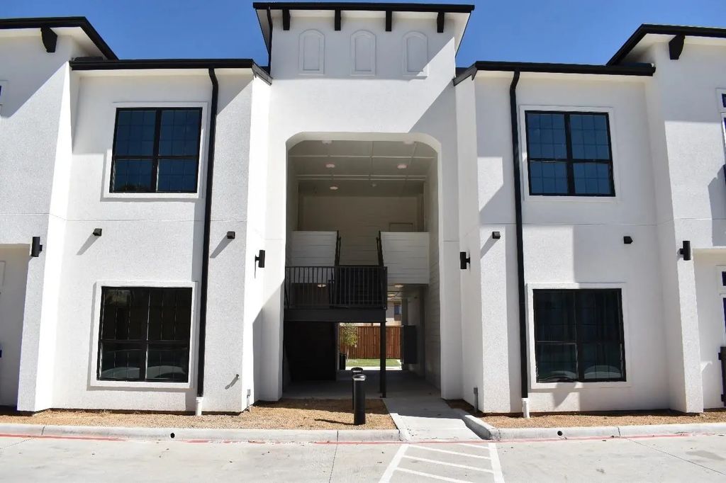 1514 E 15th Street 11, Plano