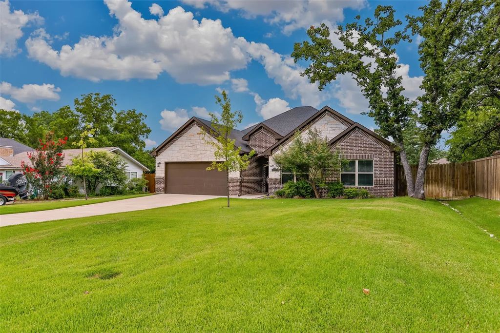 110 E Iriquois Drive, Lake Kiowa