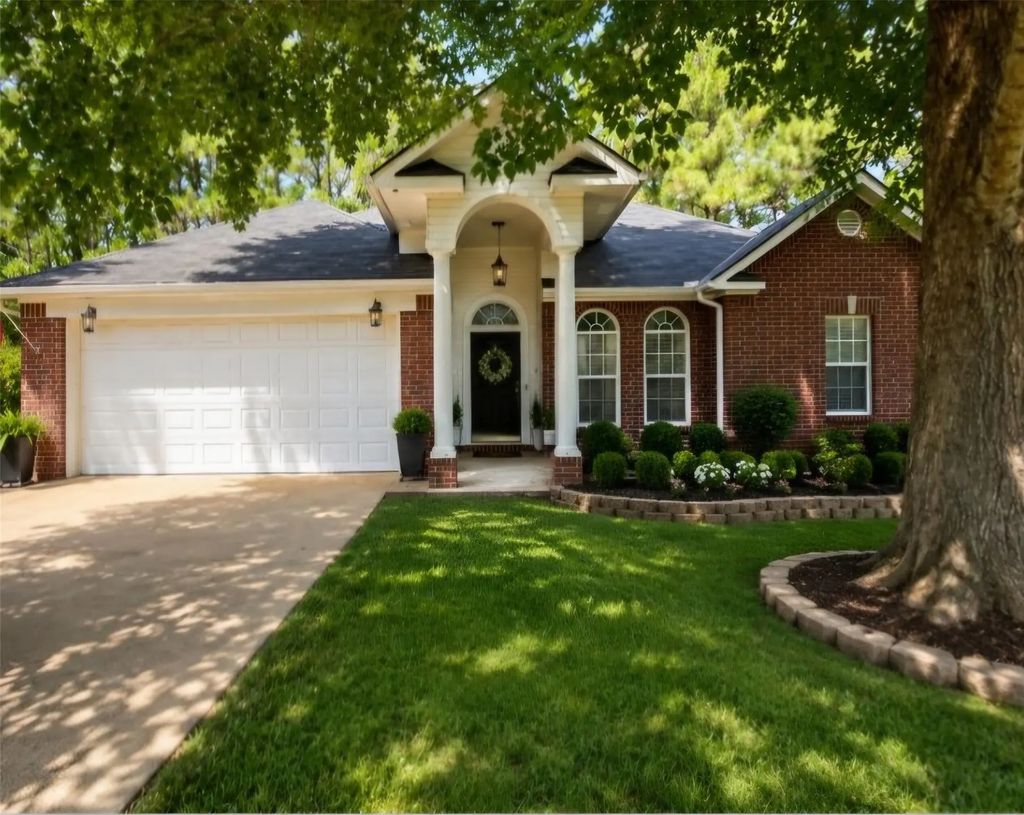 1622 Shady Lake Circle, Henderson