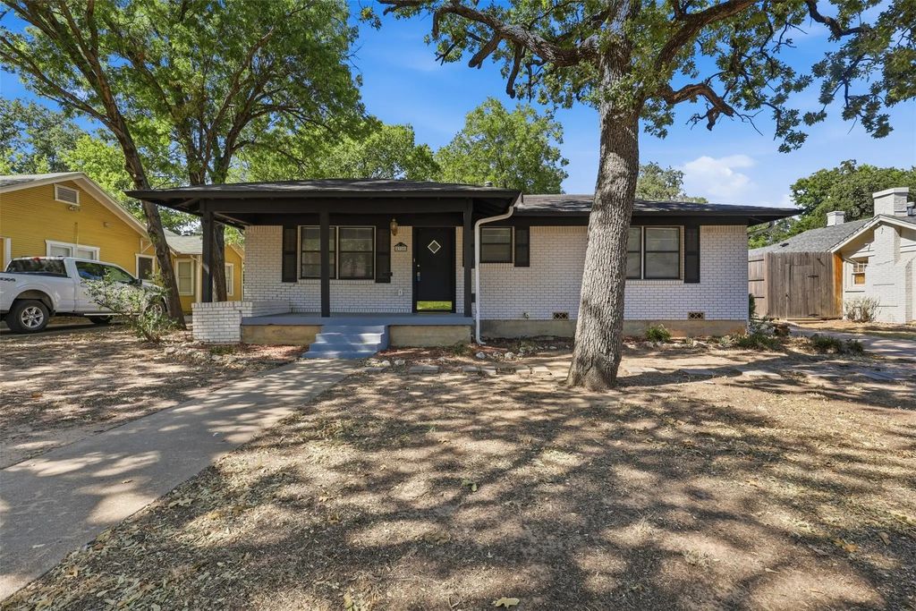 2321 Honeysuckle Avenue, Fort Worth