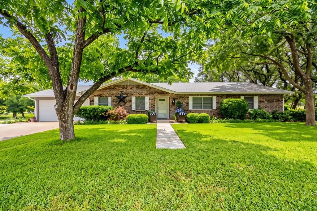 207 S Brook Street, San Saba