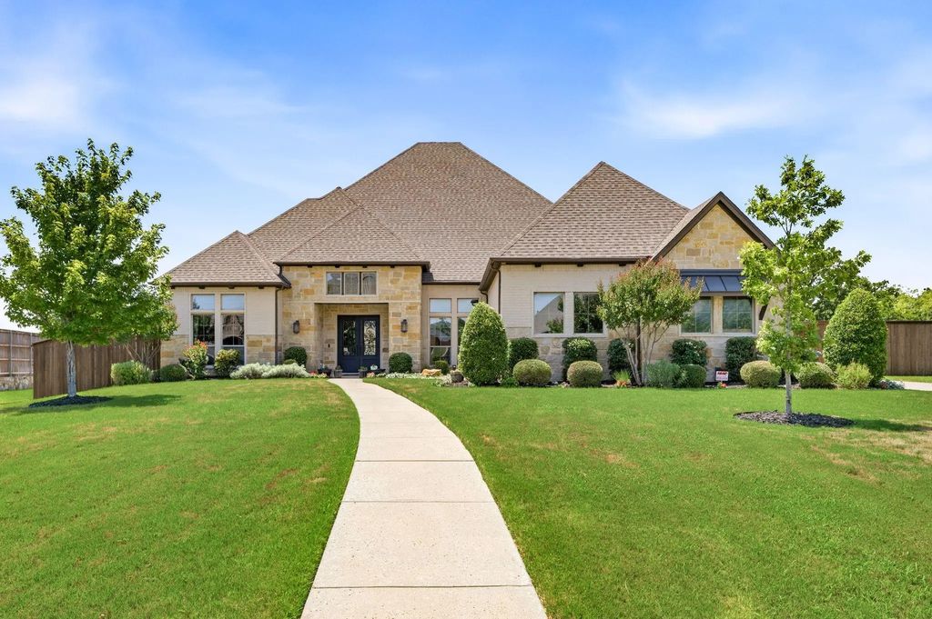 1040 Falcon Nest Drive, Kennedale