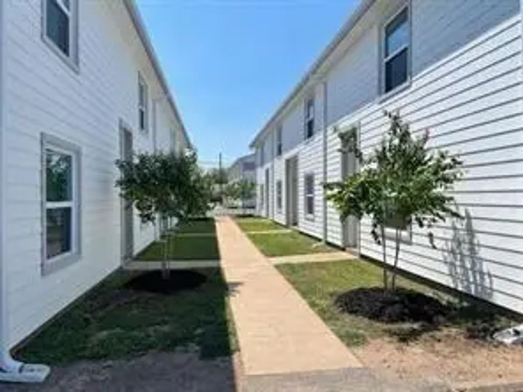 1505 W Pearl Street 15, Granbury