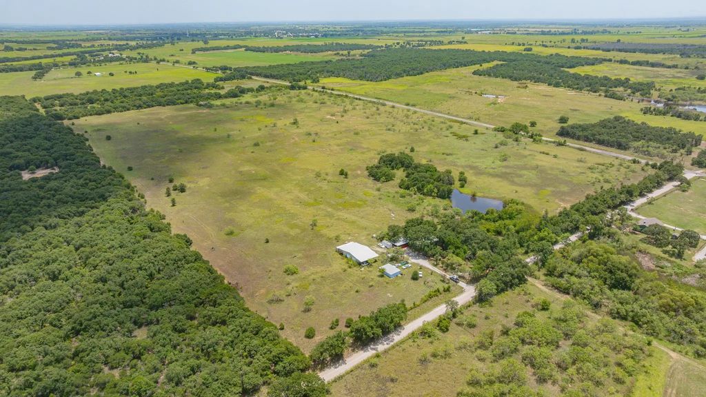 301 County Road 193, Carbon
