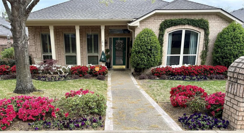 1116 Oak Garden Circle, Tyler