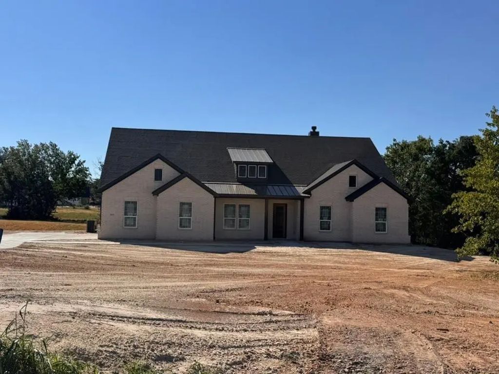 809 Zachary Michael Court, Springtown