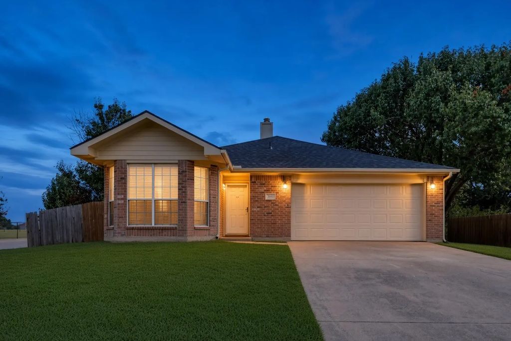 3155 Ponds Edge Trail, Grand Prairie