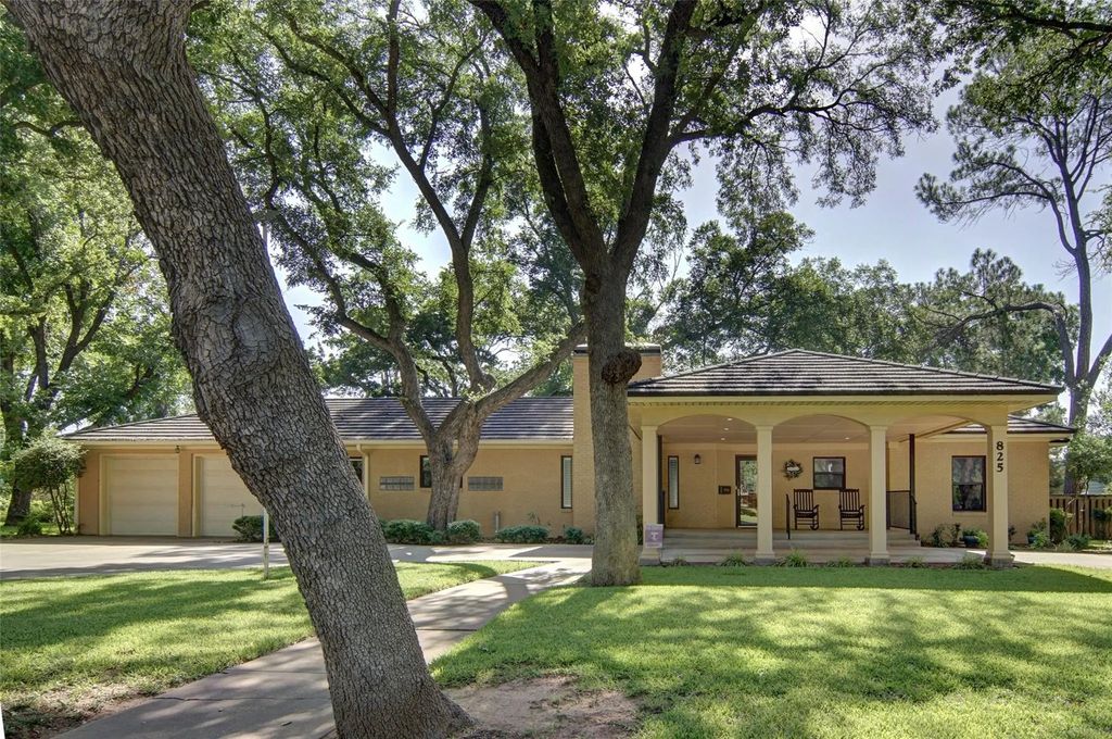 825 Elm Street, Graham