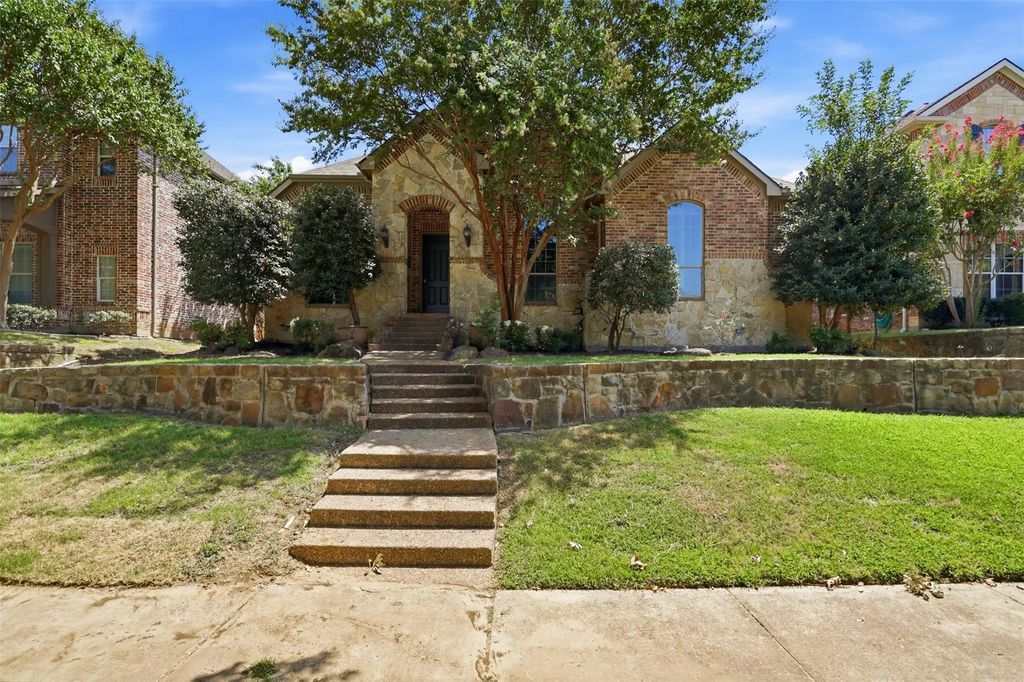 2310 Queen Morgan Lane, Lewisville
