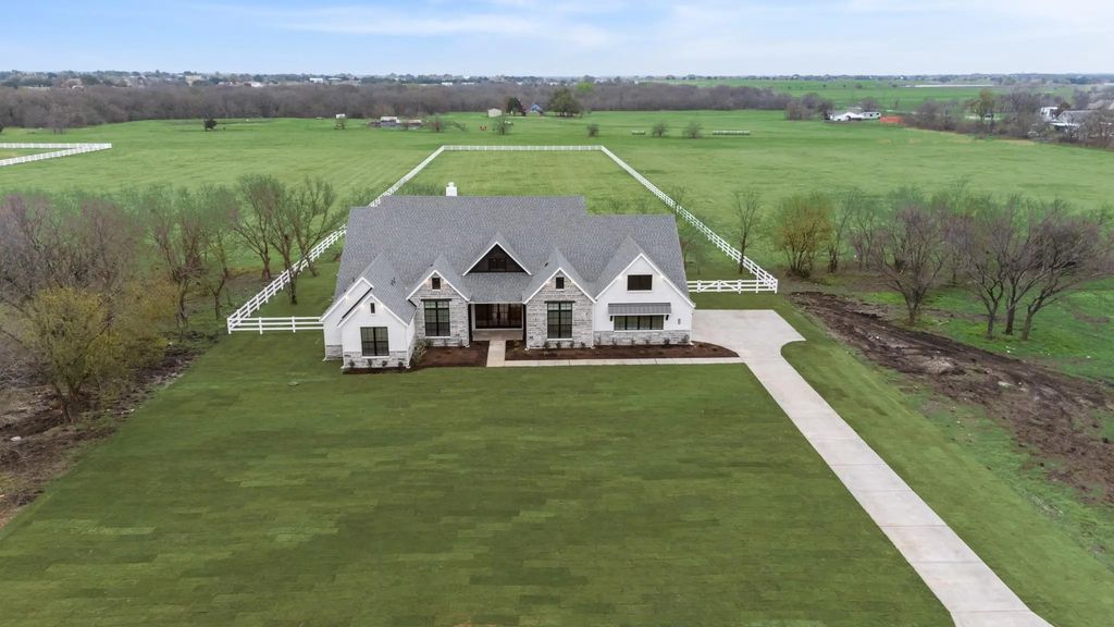 225 League Road, McLendon Chisholm