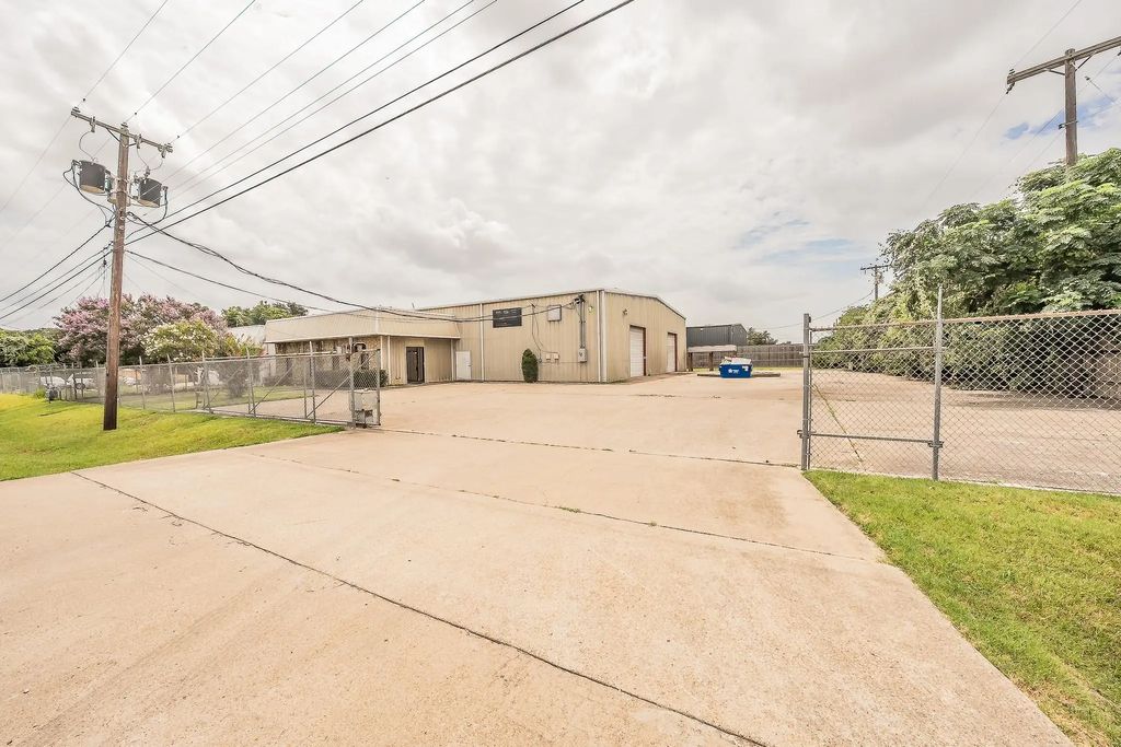 1305 Jelmak Street, Grand Prairie