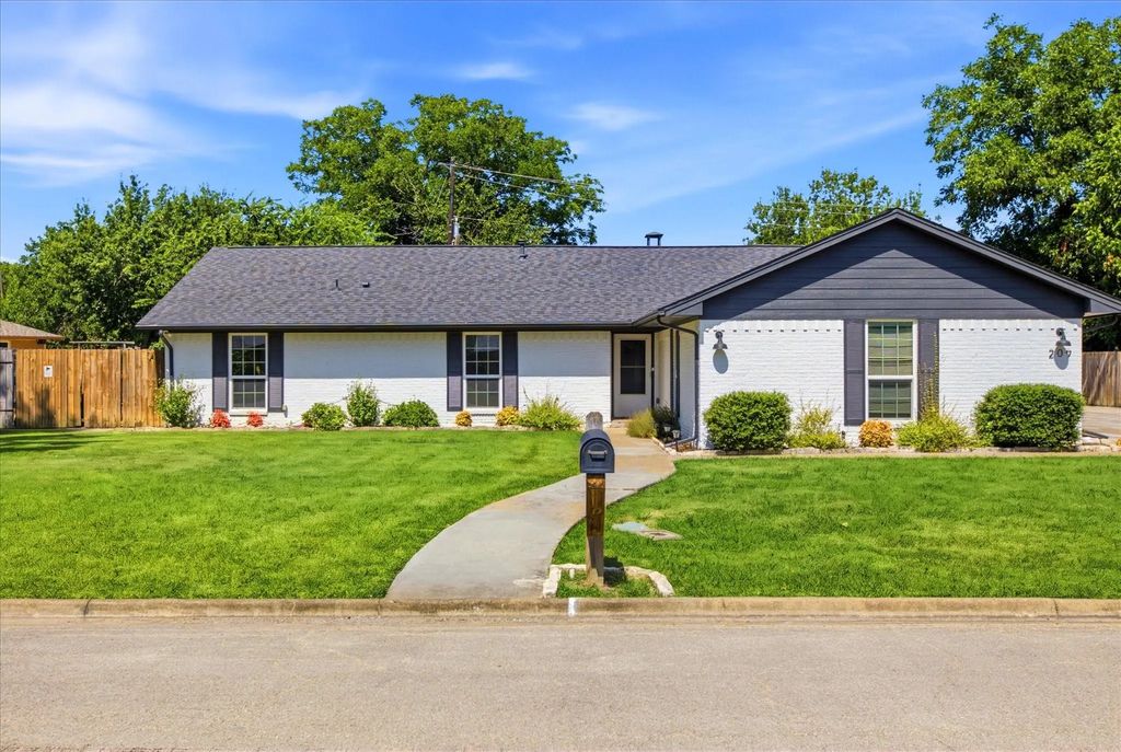 209 Diane Drive, Sanger