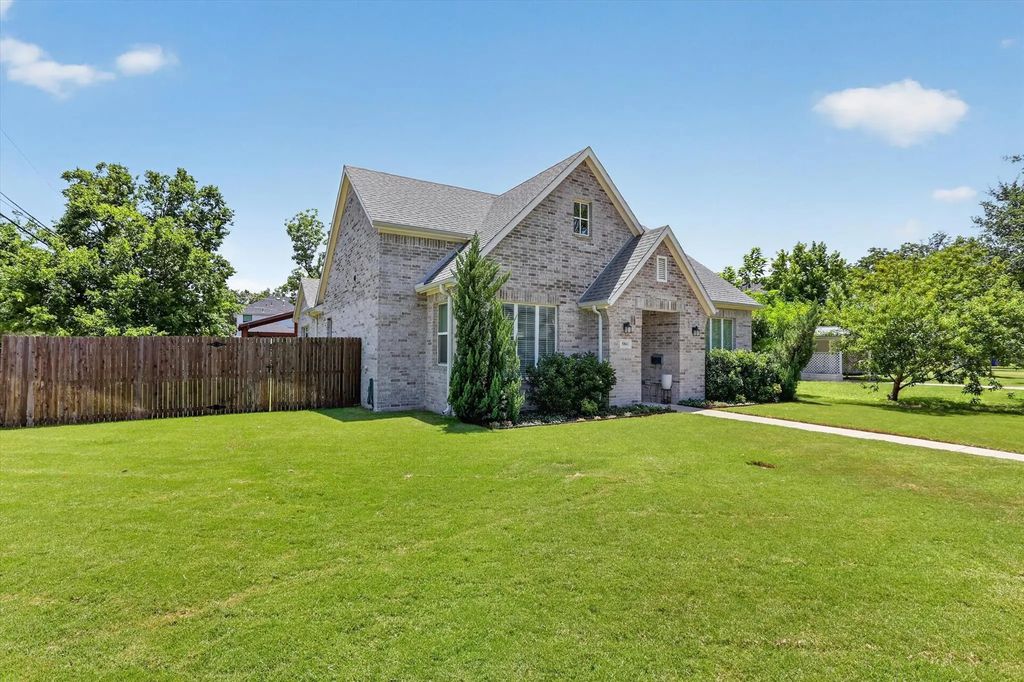 5801 Aton Avenue, Westworth Village