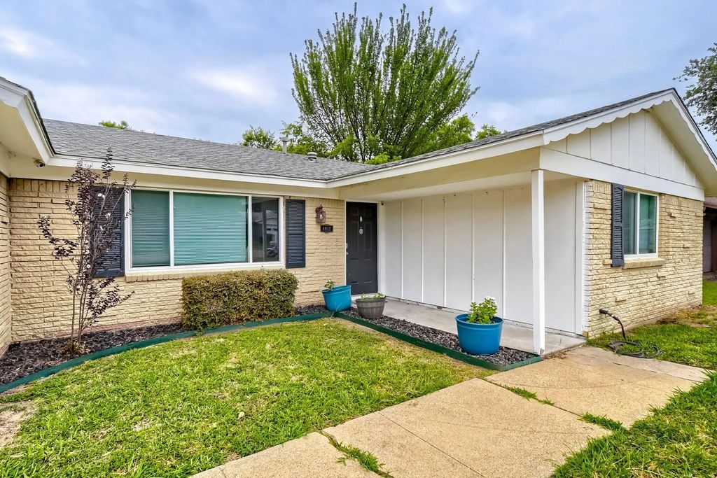4812 Grove Street, North Richland Hills