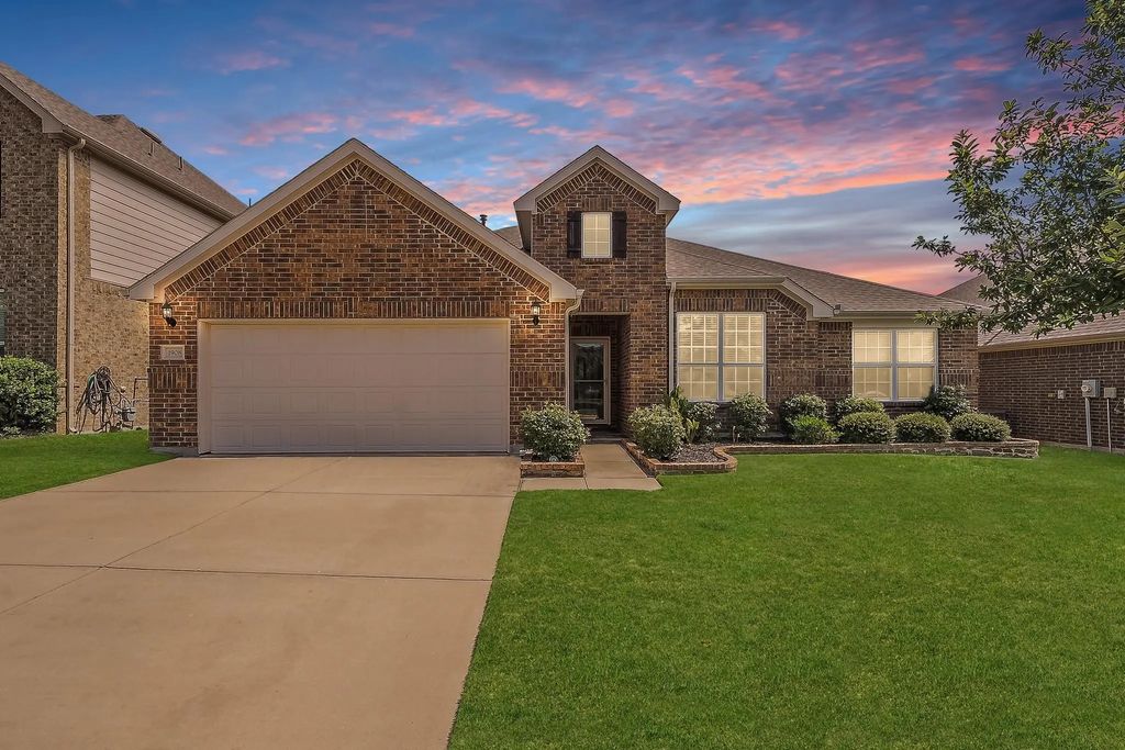 1908 Brahorn Lane, Fort Worth