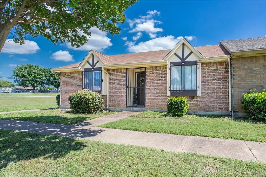 33 E Townhouse Lane 30, Grand Prairie