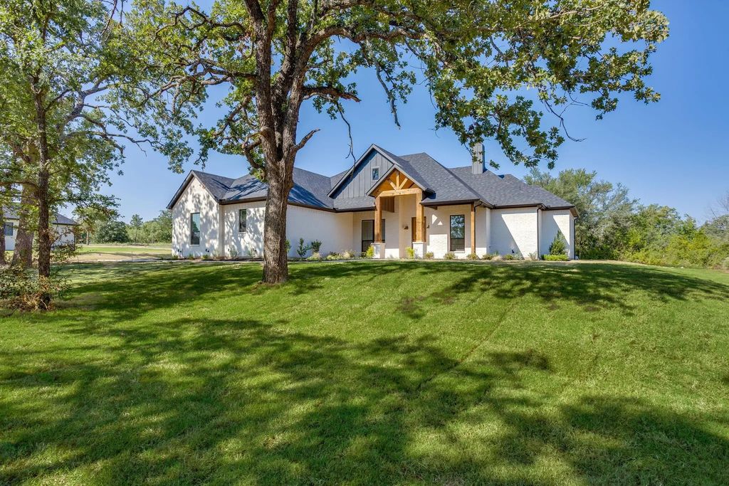 173 Oak Grove Way, Springtown