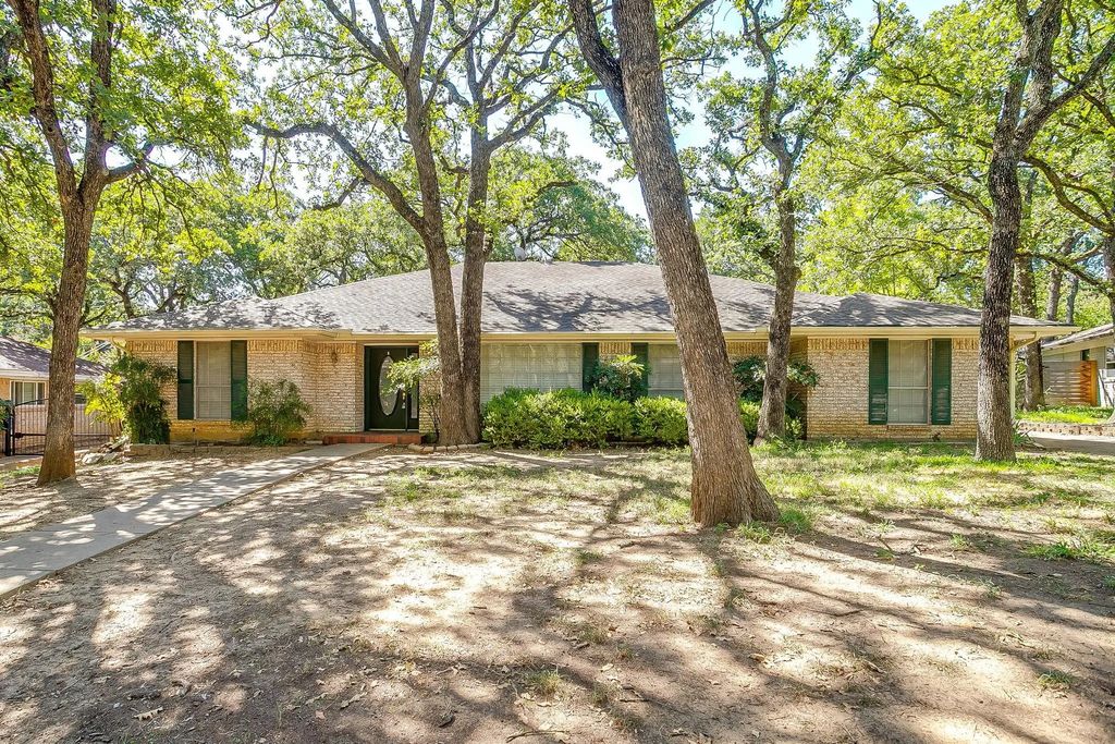 3410 Woodford Drive, Arlington