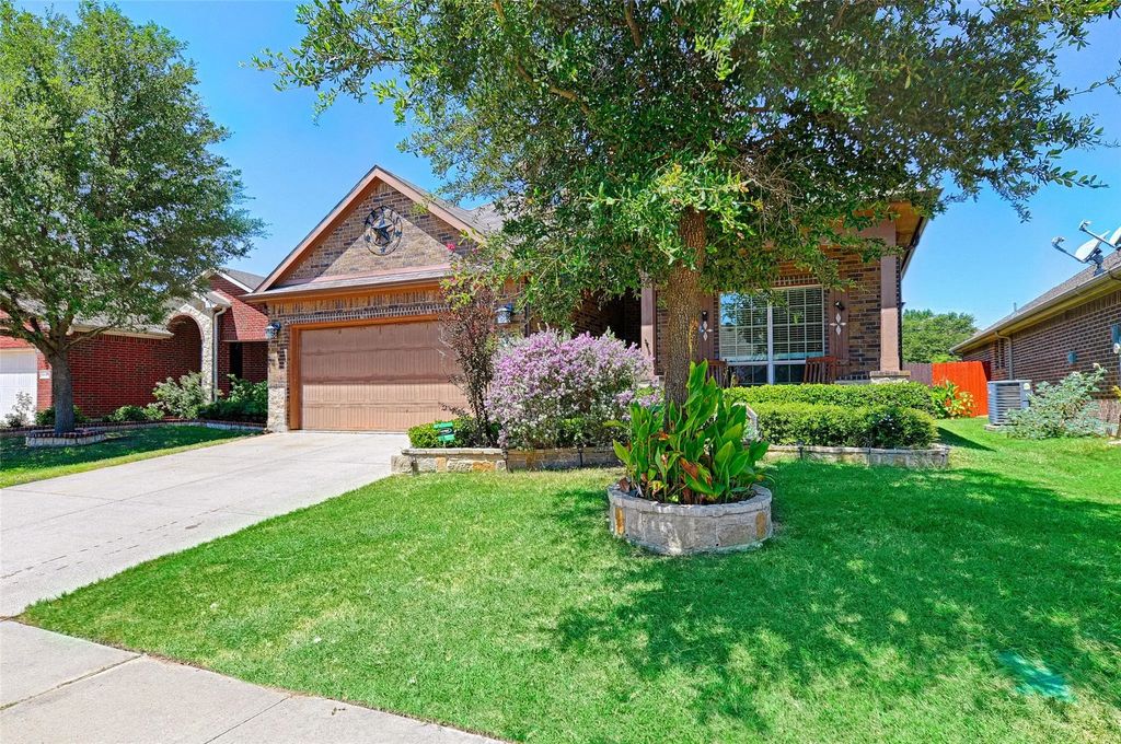 13149 Red Robin Drive, Fort Worth