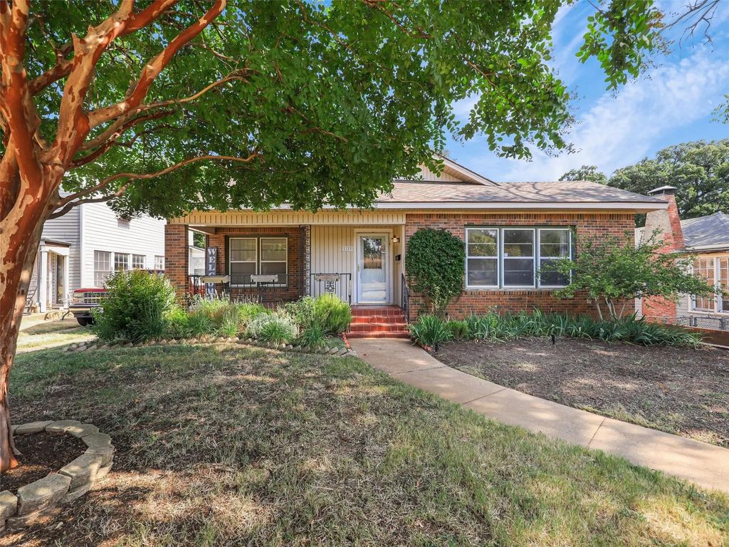 1119 W Walker Street, Denison