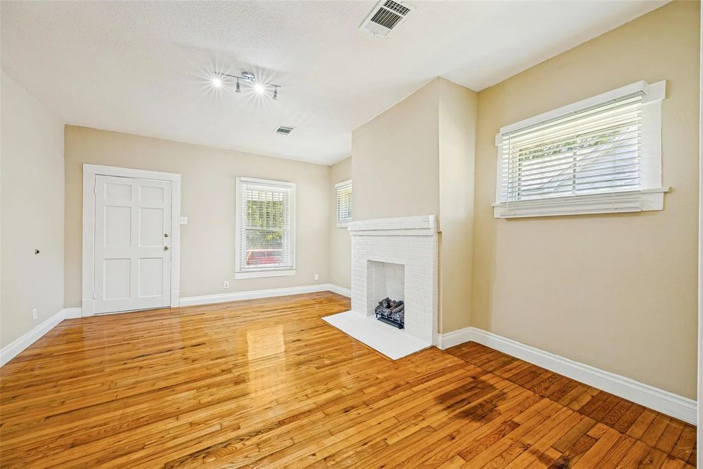 501 W Texas Street, Denison