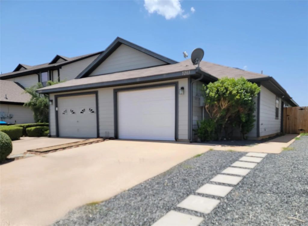 5203 Mountain Spring Trail, Fort Worth