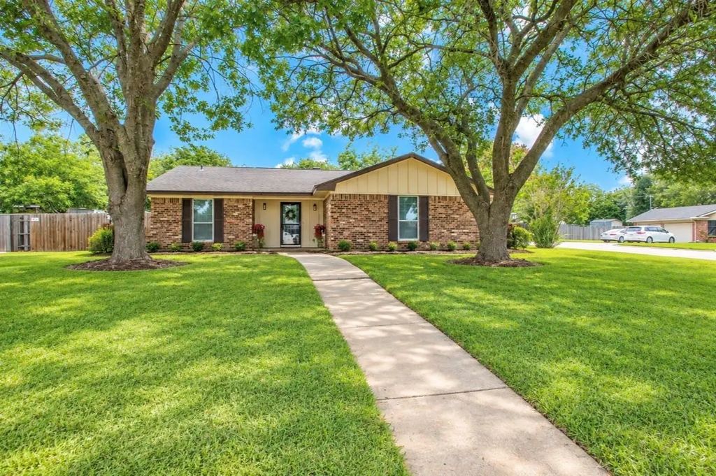 1311 Glenhaven Drive, Cleburne