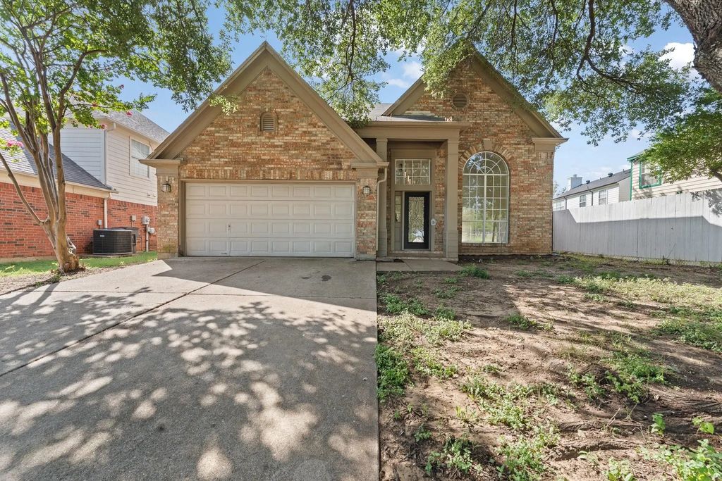 8005 Cloverglen Lane, Fort Worth
