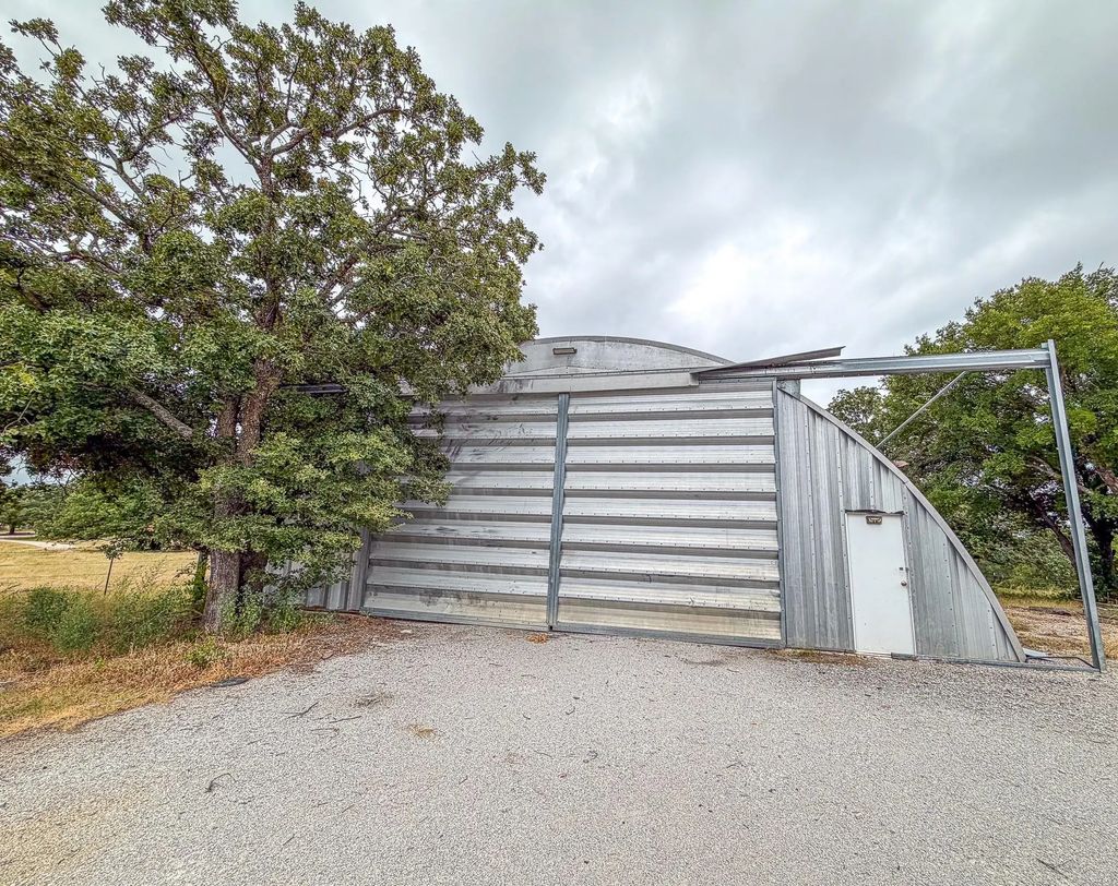 1374 S Fm 1655, Alvord