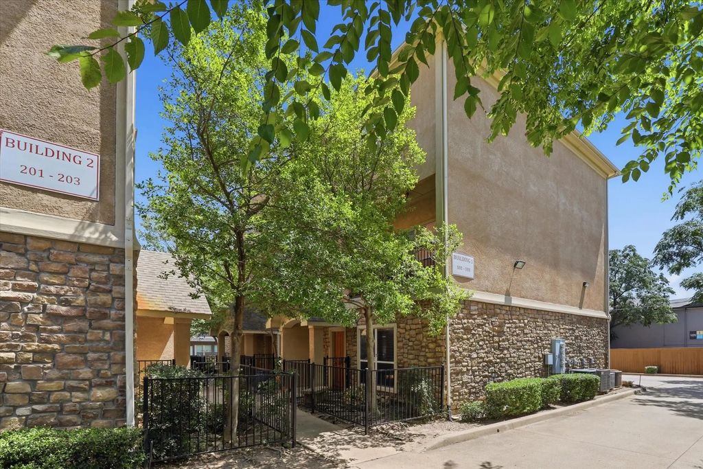 3111 Cedarplaza Lane 103, Dallas
