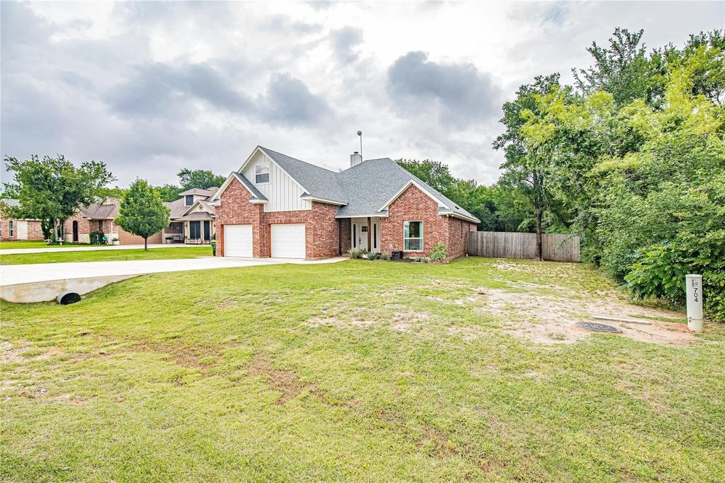 704 Grandview Drive, Granbury