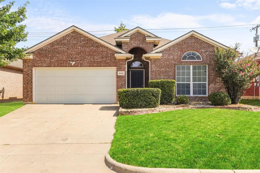 556 Caravan Drive, Fort Worth