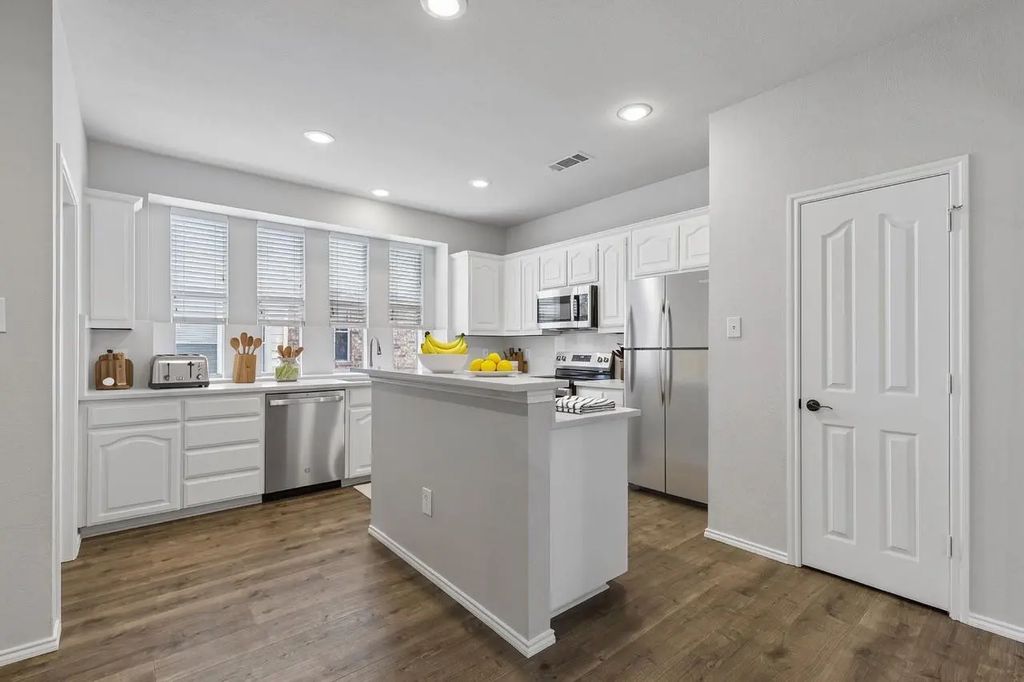 436 Baverton Lane, Fort Worth