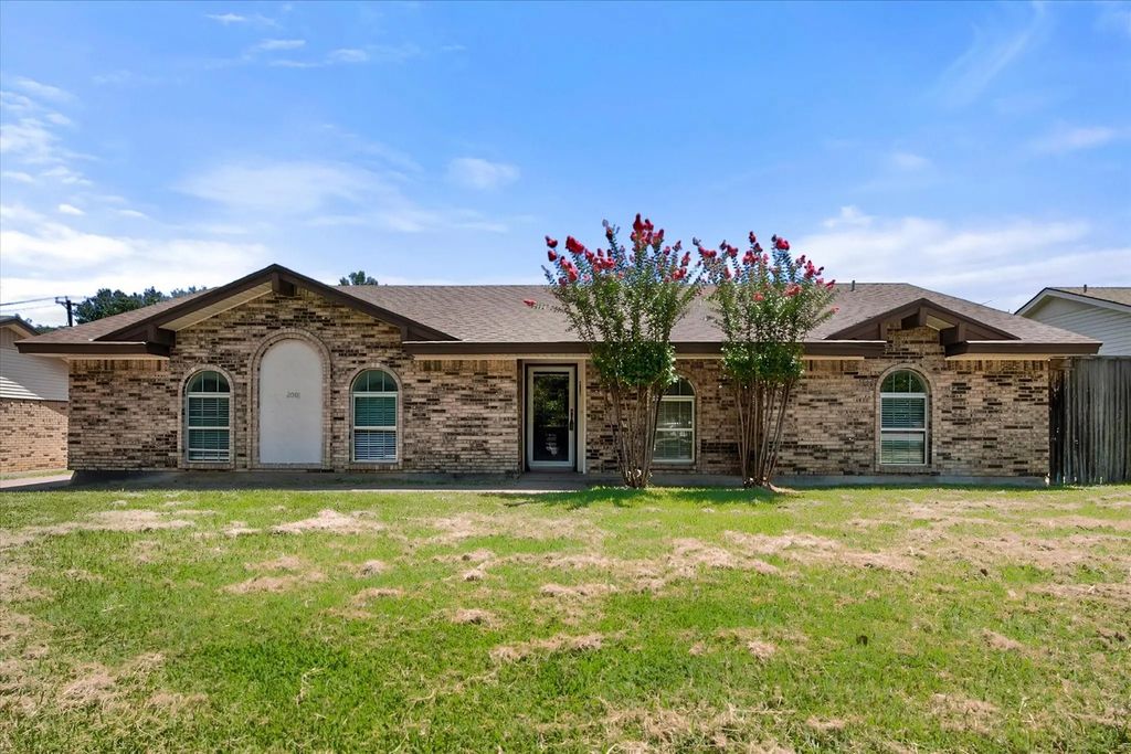 2001 San Jacinto Drive, Arlington