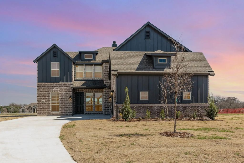 610 Crystal Lake Lane, Red Oak
