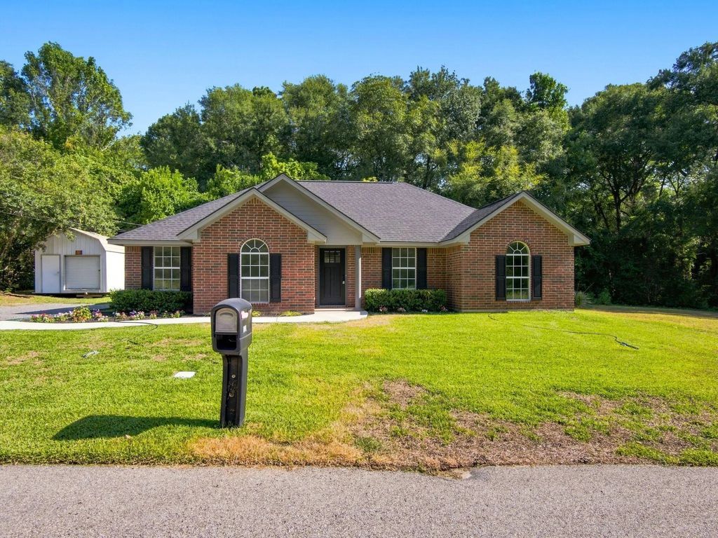 105 E Foggle Street, Athens