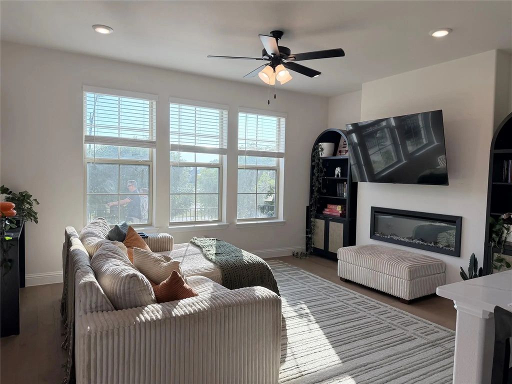 7933 Sunset Boulevard, Rowlett