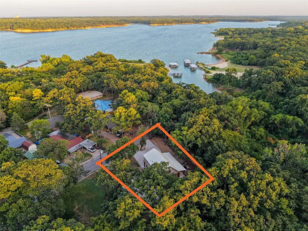 227 Shoreline Road, Pottsboro