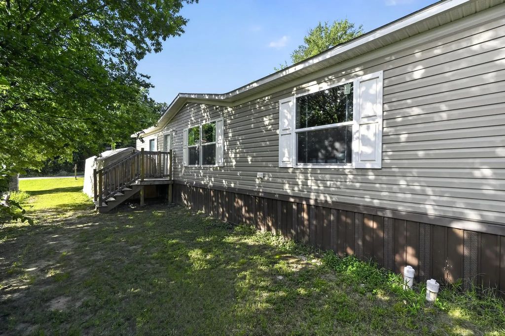 904 Pawnee Trail, Granbury