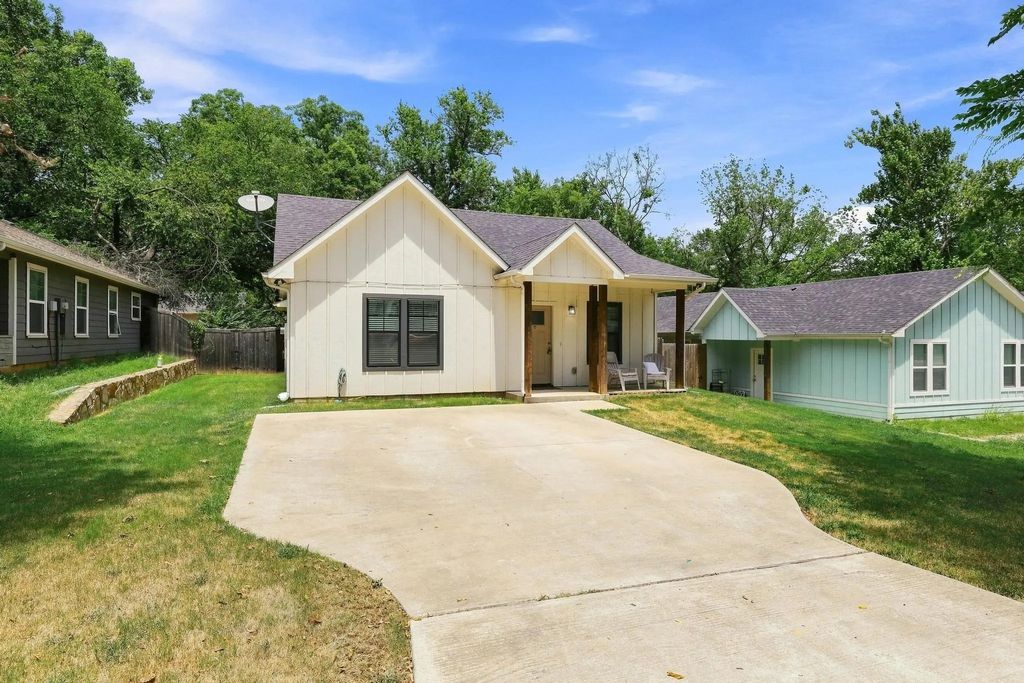 517 E Hanna Street, Denison