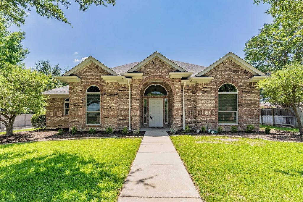 1057 Oak Valley Court, Keller