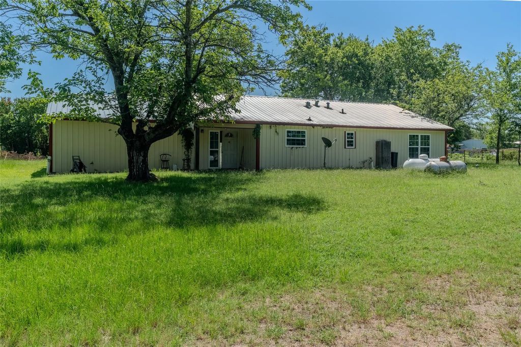 1611 County Road 4104, Greenville