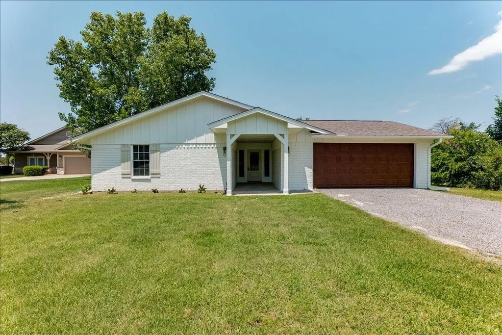 104 Pontiac Drive, Lake Kiowa