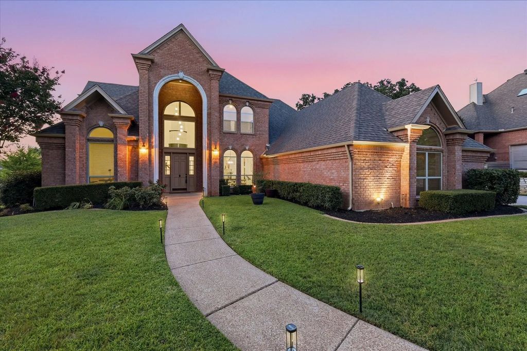 614 Llano Court, Southlake