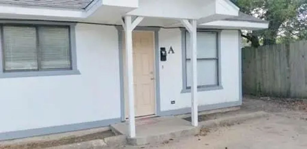 105 E Tyler Street A, Ennis