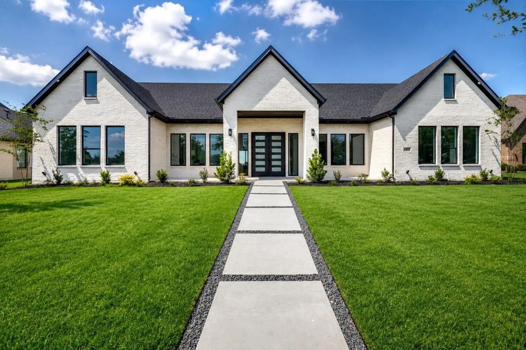 1108 Devonshire Drive N, Forney