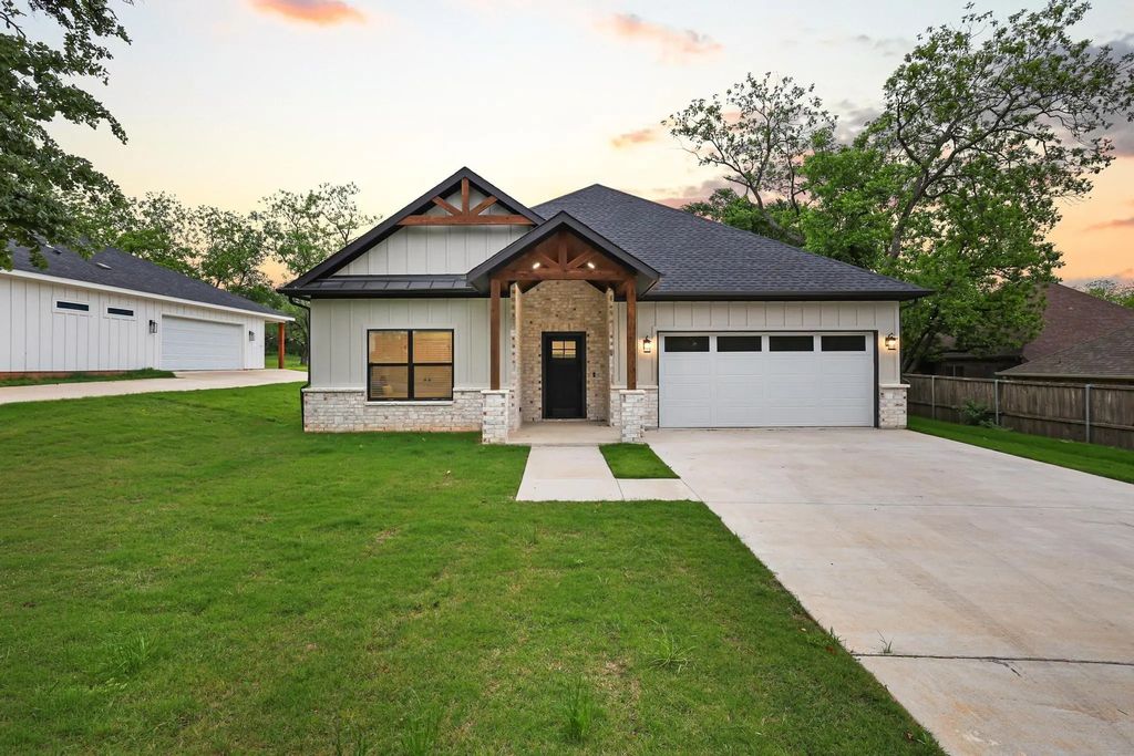 1838 S Park Avenue, Denison