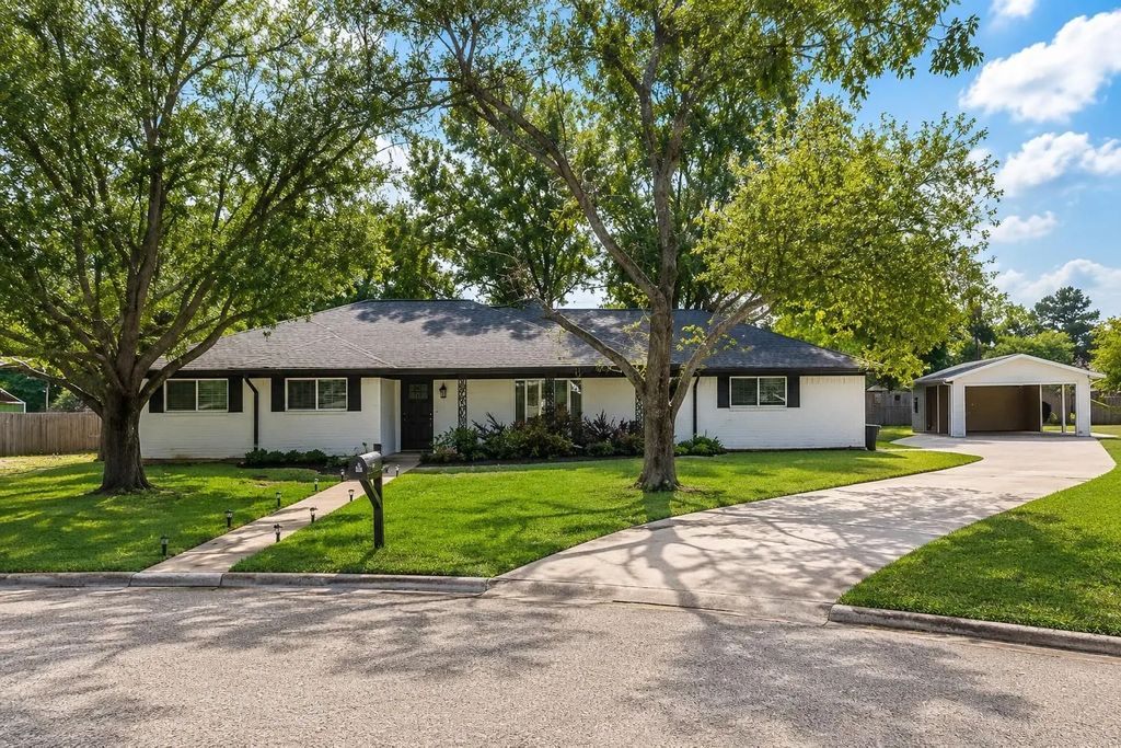 112 Royal Lane, Commerce