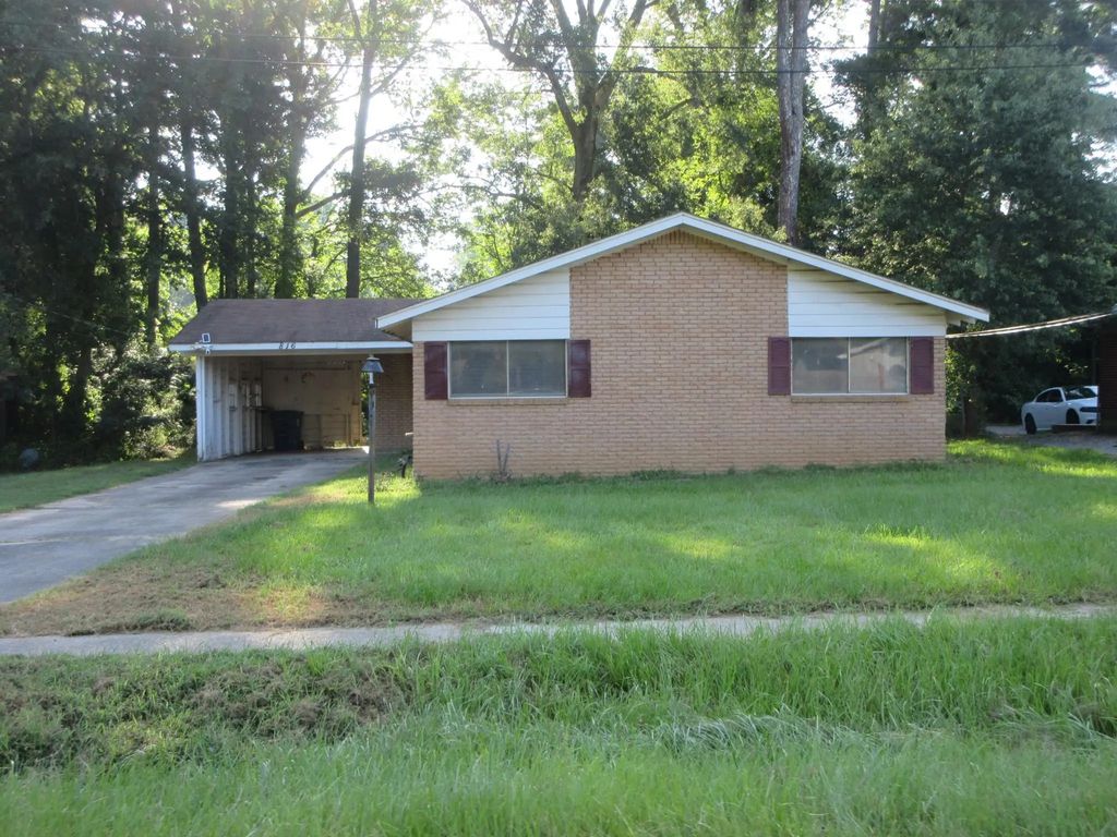 816 S Spruce Street, Vivian